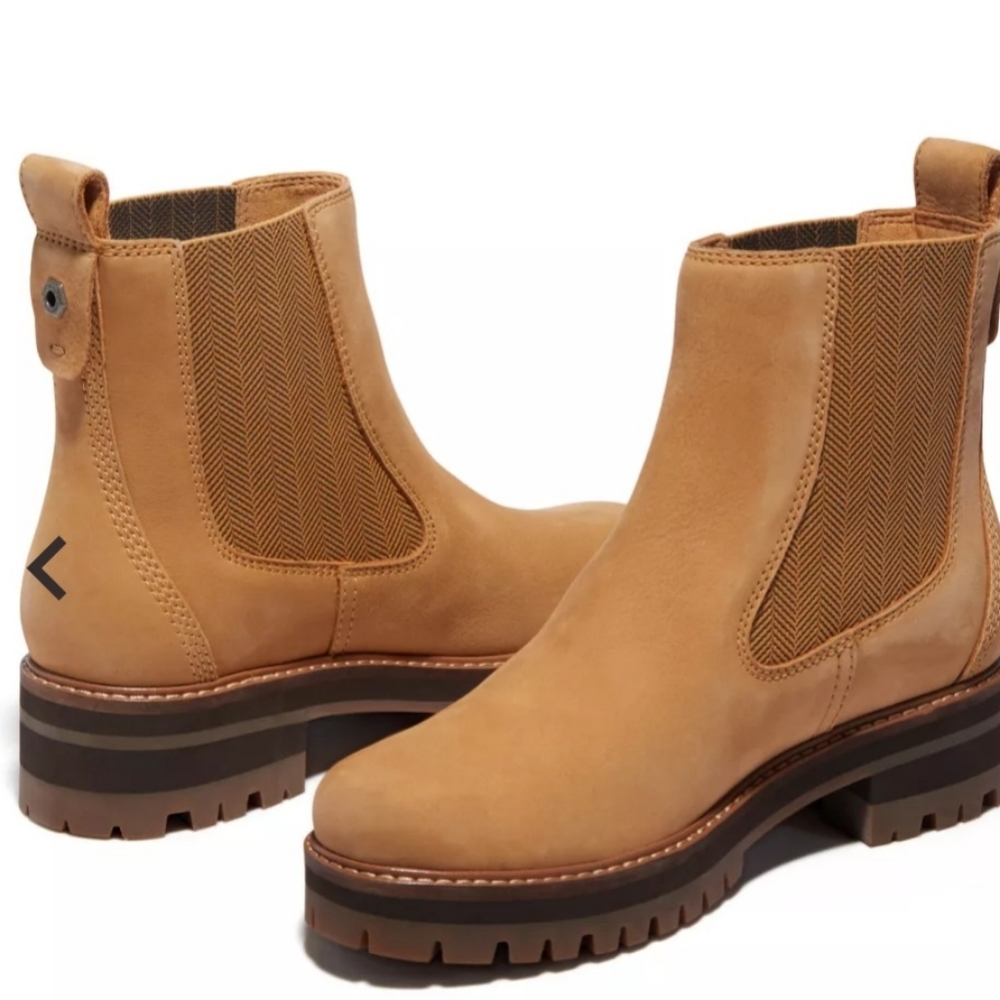 WOMEN'S COURMAYEUR VALLEY CHELSEA BOOTS